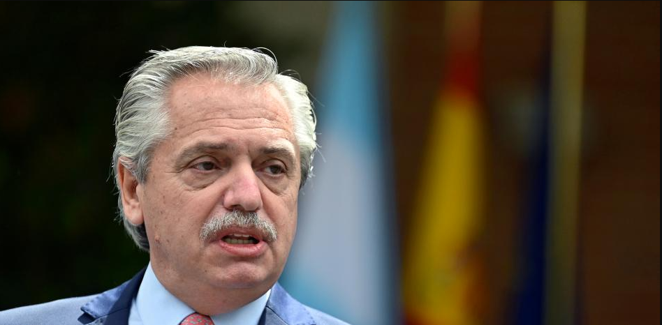 Alberto Feranndez, internacional